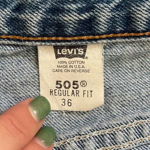 VINTAGE LEVI’S 505 Cut Off Medium Wash High Waisted Shorts Sz 36 Made in USA - Picture 4 of 7